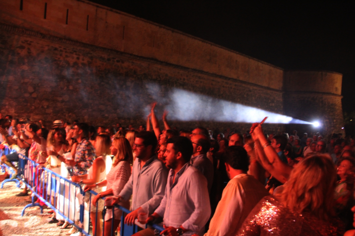 Lleno absoluto en el concierto de Jos� Manuel Soto en el Castillo de La Herradura 